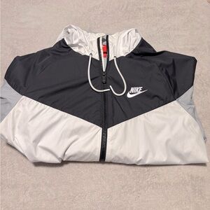 Nike Windbreaker 
Classic Model
